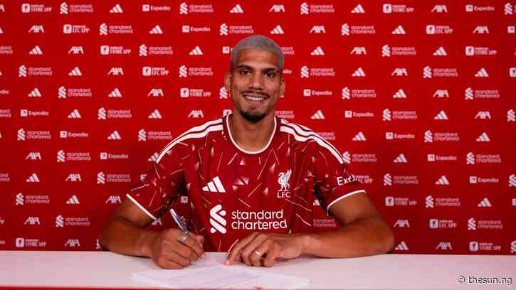 EPL: Liverpool sign Barcelona star Araujo on loan
