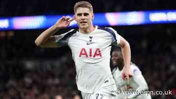 Micky van de Ven signs new Spurs contract