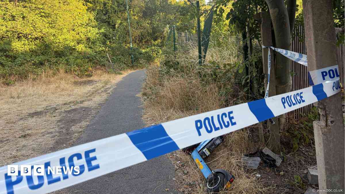 Teenagers arrested after man stabbed in street