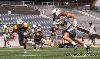 More Than 100 UW Athletes Land Mountain West Scholar Honors