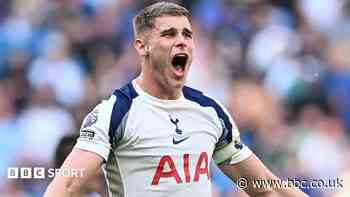 Van de Ven signs new long-term deal with Spurs