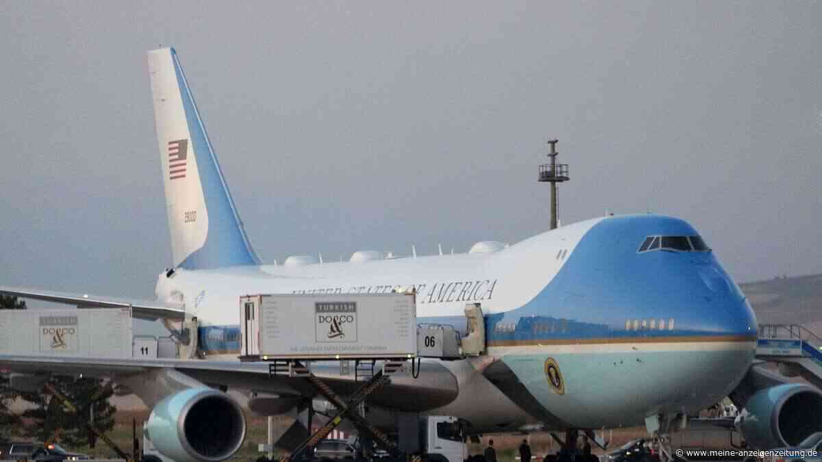 Bericht: Trump heimlich im Catering-Wagen aus Jet geschleust
