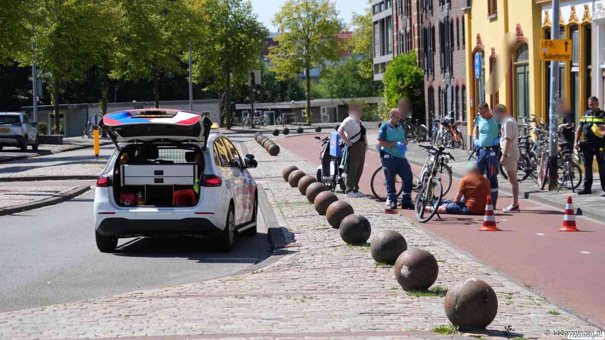 Scooterrijder gewond bij botsing met fietser op Aweg in Groningen