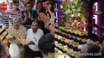 Bhajan Group Marks 21 Years: Mumbai local turns devotional; commuters join celebration