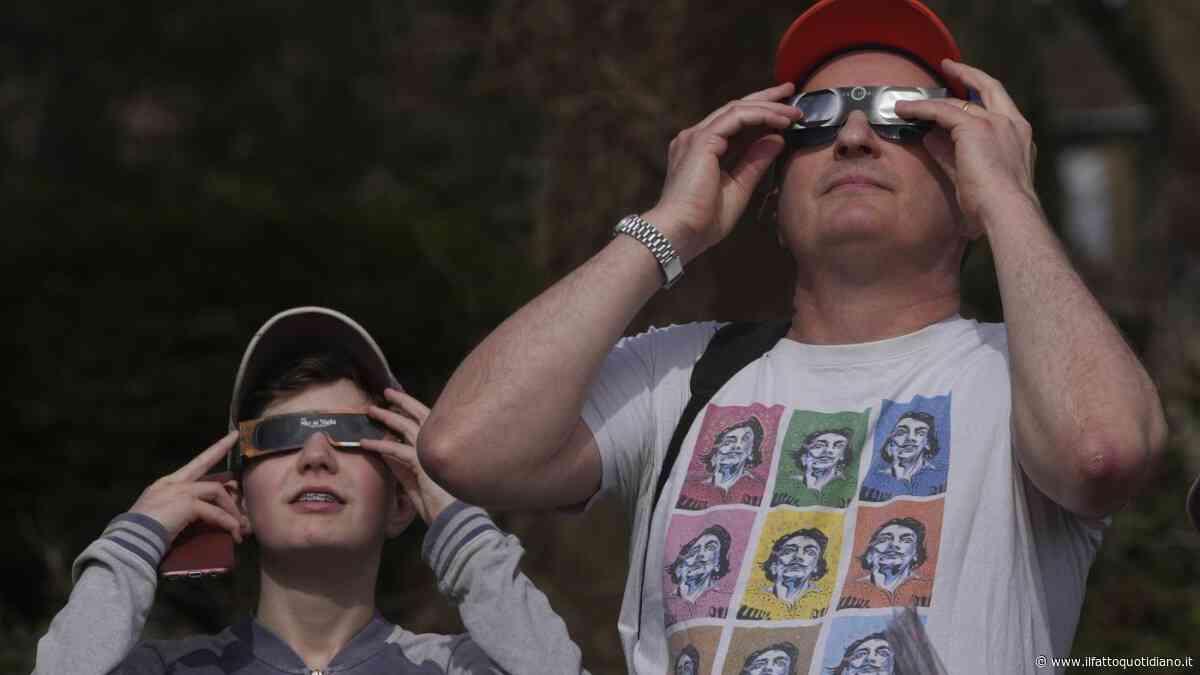 “Anche pochi secondi senza protezione possono danneggiare la retina”, precauzioni e rischi per osservare l’eclissi del 12 agosto