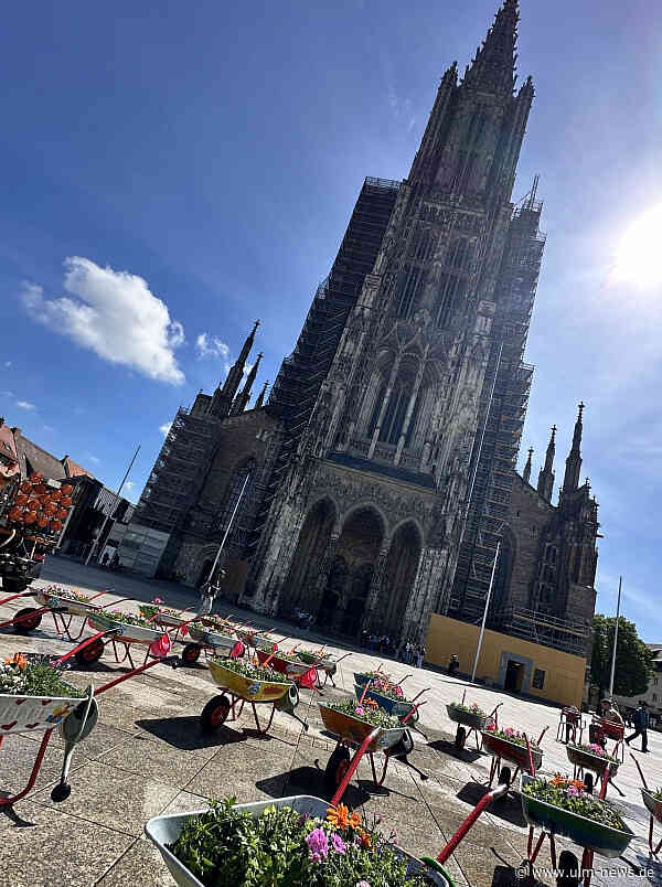 Einkaufs-High-Noon in Ulm: an Mariä Himmelfahrt fallen die Bayern ein