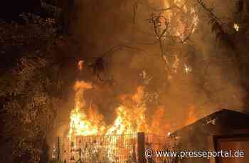 FW-DO: Meterhohe Flammen durch brennende Gartenlaube