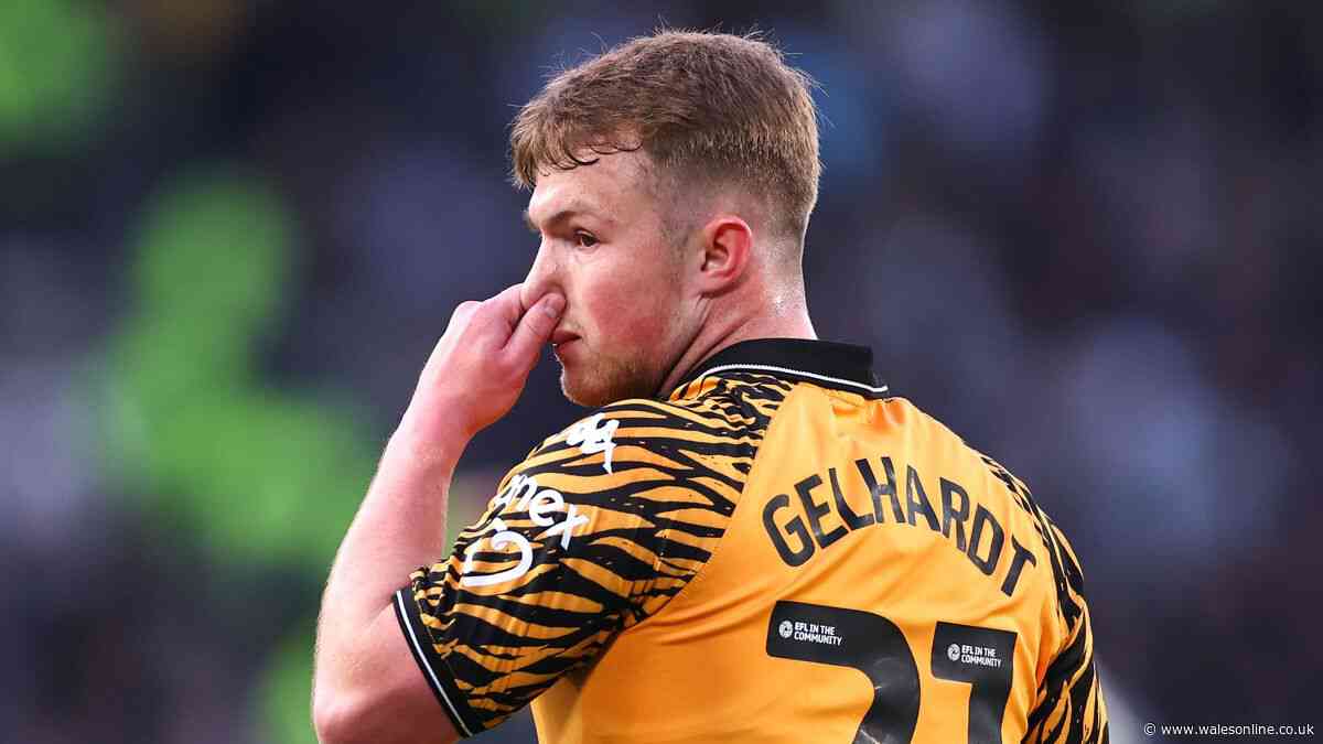 Ryan Reynolds launches Leeds United striker raid as Wrexham report emerges