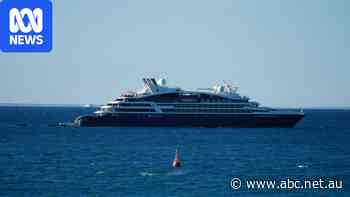 Port strike leaves cruise ships stranded at sea in Western Australia's north