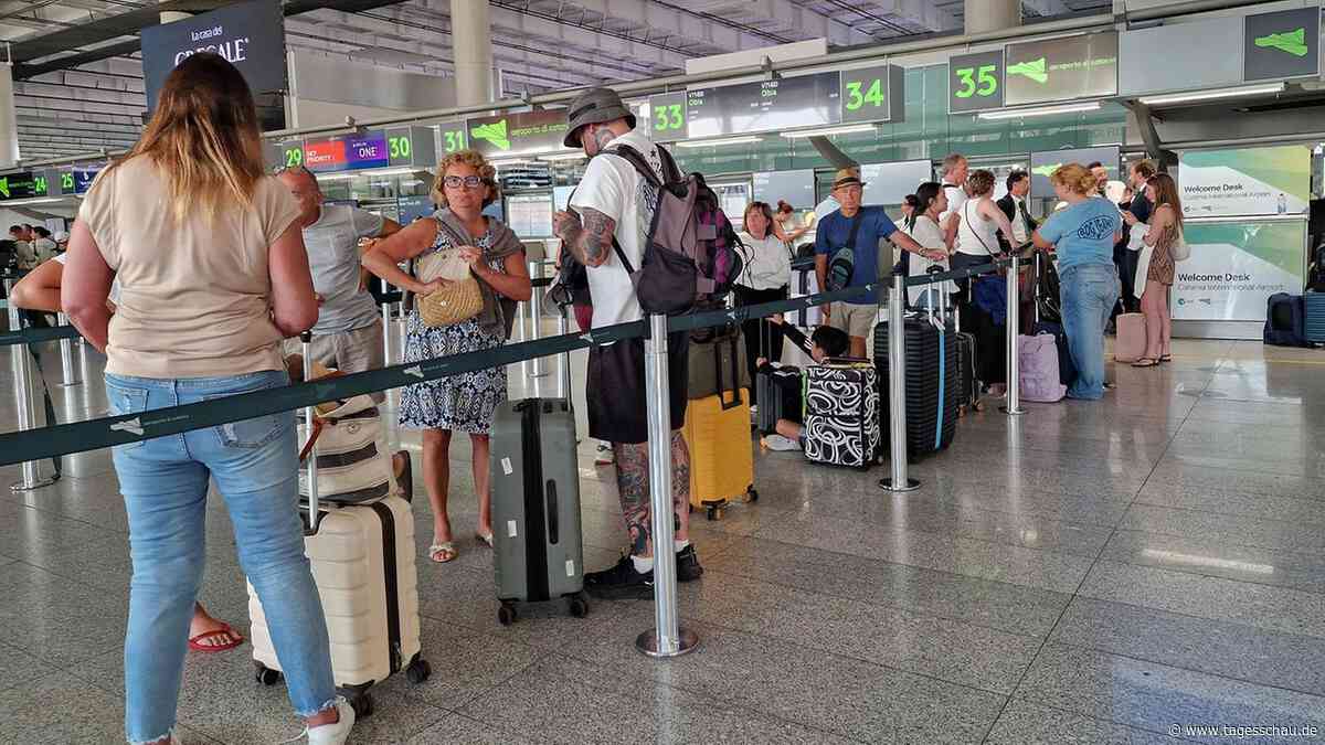 Tausende Urlauber sitzen nach Ausbruch des Ätna auf Sizilien fest