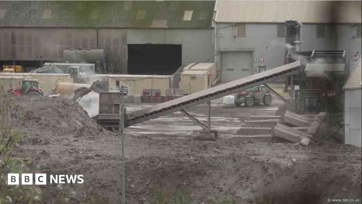 Pit residents' group dismayed by 'vocal' label