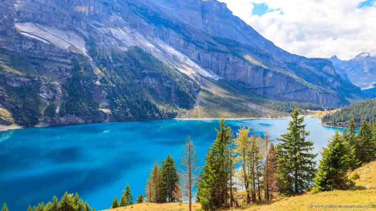 3000 Tonnen Fels prasseln neben Alpensee: Urlauber fliehen vor Felssturz am Hotspot