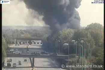 M25 latest LIVE: Warehouse fire shuts motorway in both directions amid fears of 'explosions'