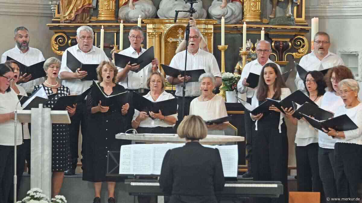 „Hier geht es um Heimat“ – Kirchenchor singt für neue Glocke in Massenhausen