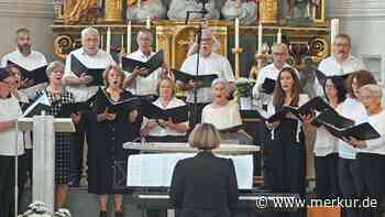 „Hier geht es um Heimat“ – Kirchenchor singt für neue Glocke in Massenhausen