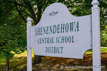 Shenendehowa bus driver charged with trying to kiss student