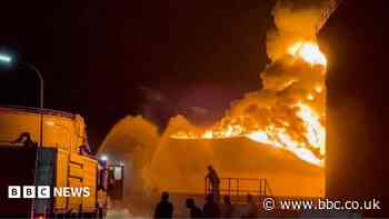 Libyan authorities battle big blaze at major oil refinery