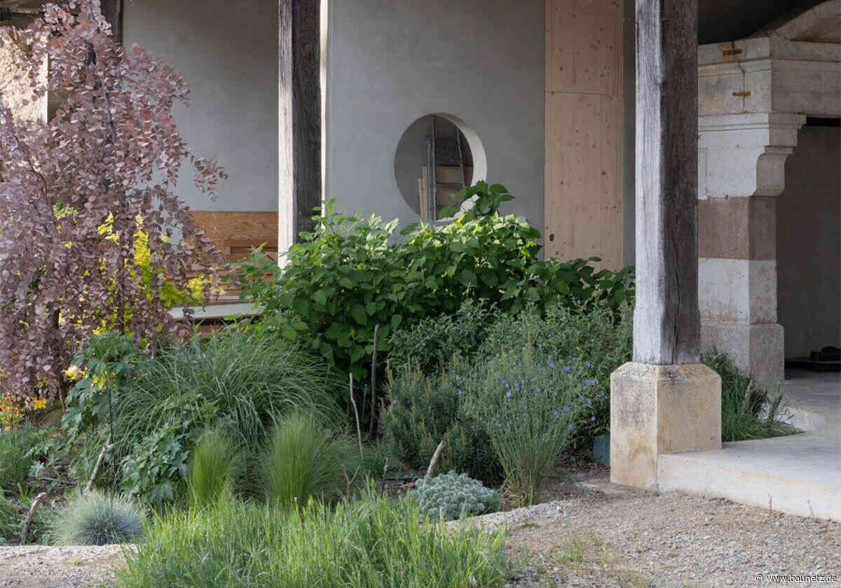 Bauernhaus revisited - Umbau im französischen Zentralmassiv von Atelier Ajo