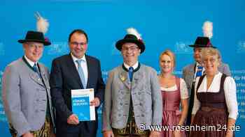 Trachtenverein „Innviertler“ aus Rosenheim erhält hohe Auszeichnung vom Ministerium