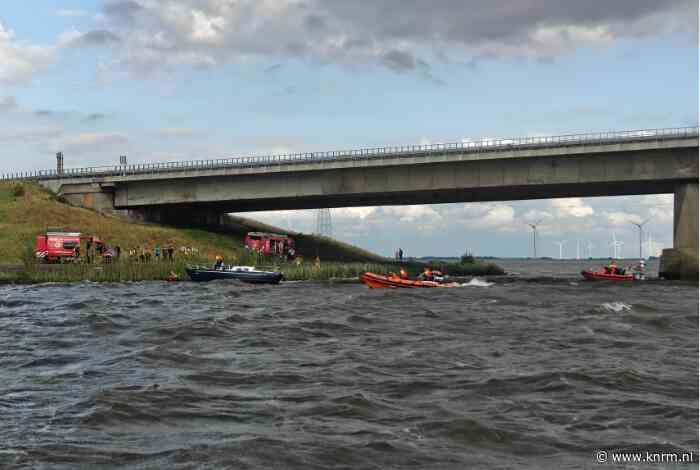 Personen te water IJsselmeer