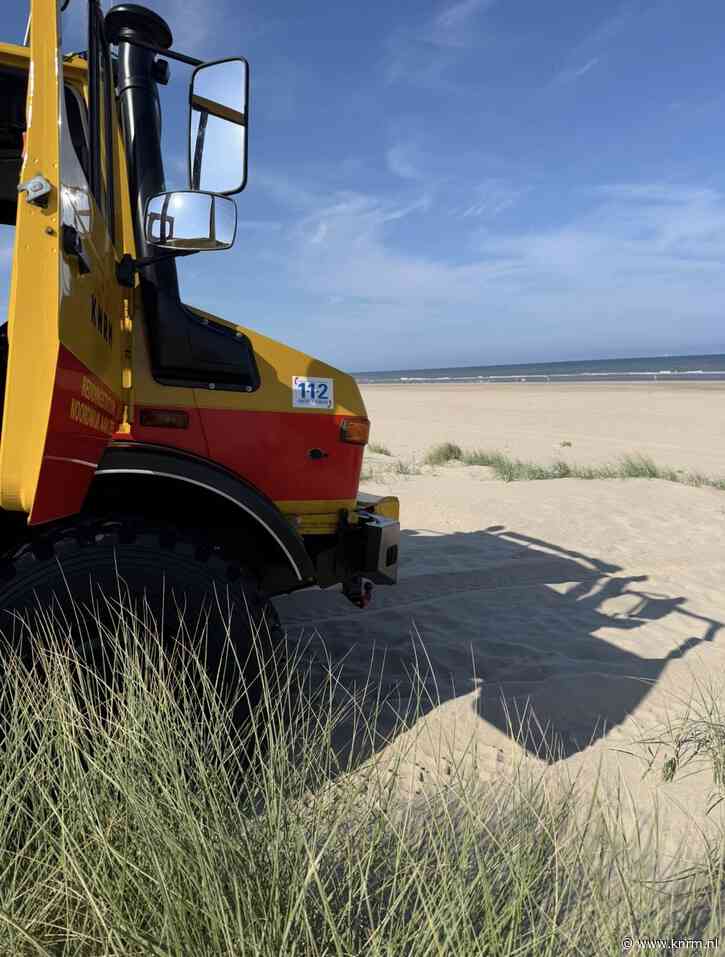 Medische assistentie op het strand van Noordwijk