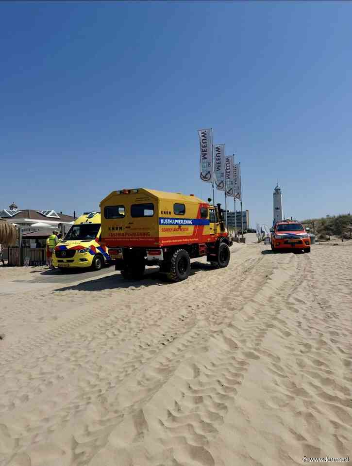 Persoon onwel strand Noordwijk