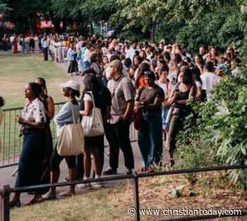 Over 1,500 queue up for prayer and worship in London despite heatwave