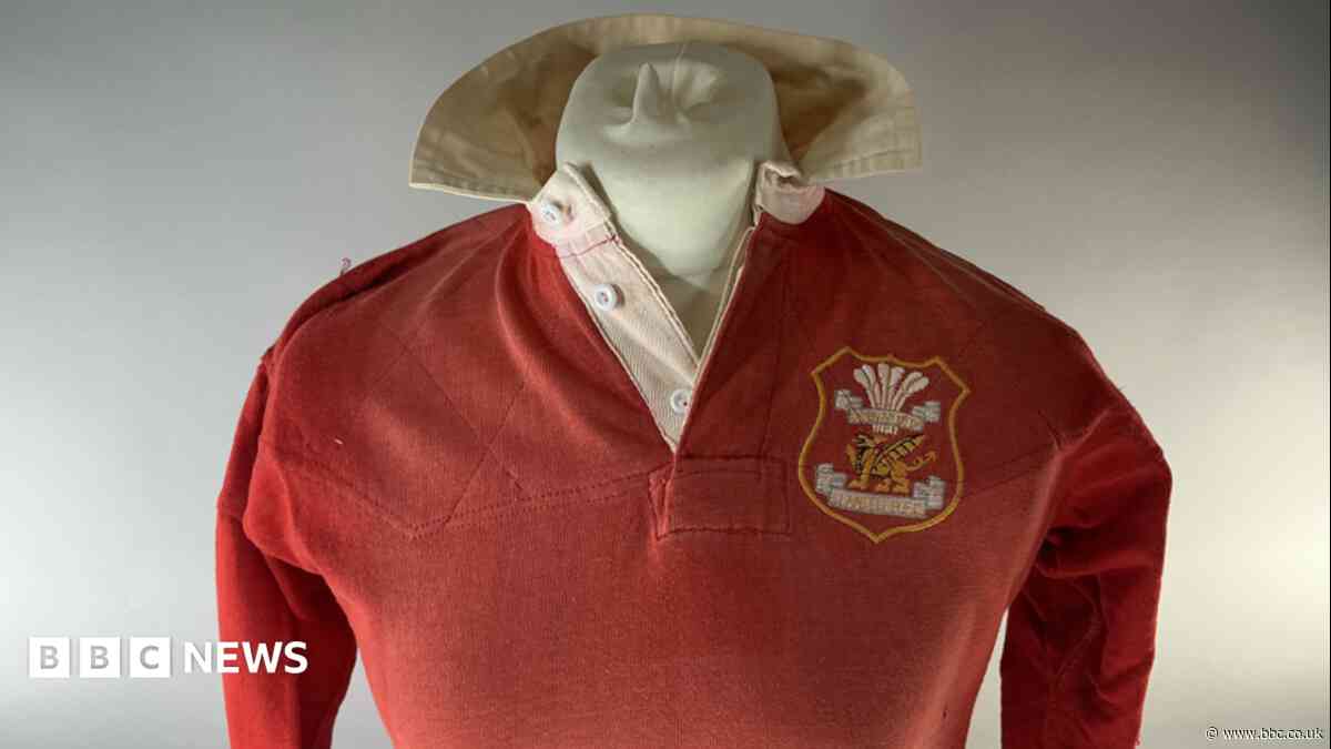 Scarlets rugby jersey from legendary 1972 win over All Blacks to be auctioned