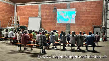 ?Der Bauer, der das Gras wachsen h?rt? Bauernhofkino in Rohr