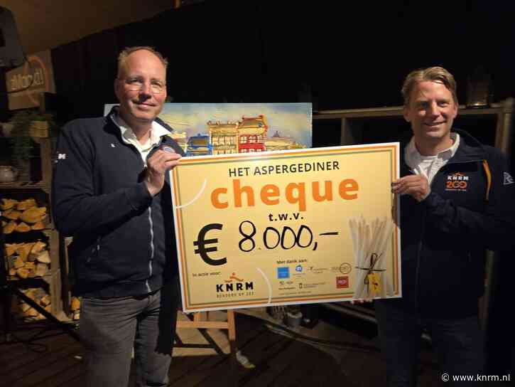 Donatie voor KNRM Balricum tijdens jaarlijks Aspergediner Blaricum
