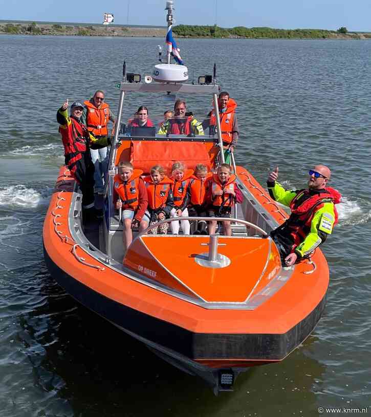 KNRM opent reddingstations tijdens Reddingbootdag: “Met die boot over de golven, dat vergeet je nooit meer"