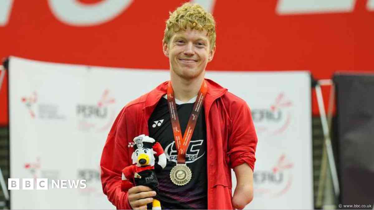 Para-badminton athlete takes on able-bodied players