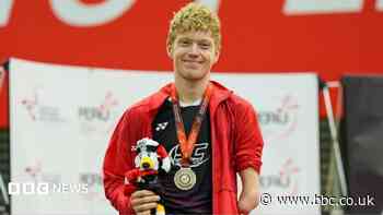Para-badminton athlete takes on able-bodied players