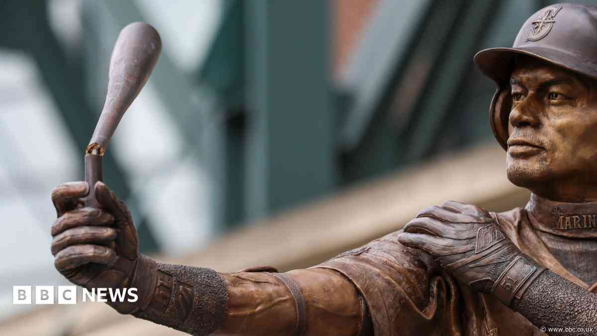 Baseball statue broken as it is unveiled in Seattle