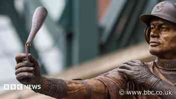 Baseball statue broken as it is unveiled in Seattle