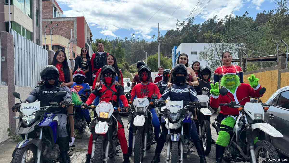 Superhéroes en motos sorprenden a Ambato: policías llevan alegría a barrios