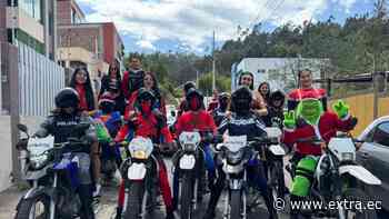 Superhéroes en motos sorprenden a Ambato: policías llevan alegría a barrios