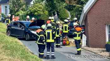 Schwerer Unfall im Alten Land: Zwei Autos prallen gegeneinander – vier Verletzte