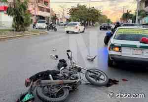 Motociclista se impacta tras un taxi en la avenida Niños Héroes