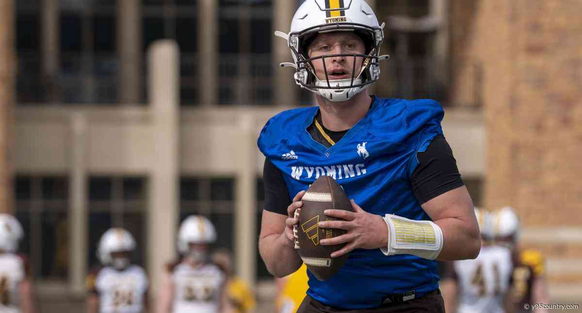 A Look Inside the Cowboys' Quarterback Room