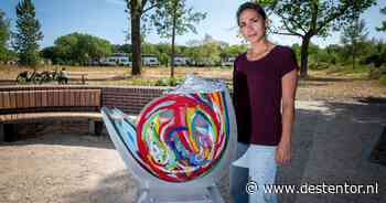 Twee maanden na de onthulling ligt de bovenkant van het monument voor slachtoffers van jeugdzorggeweld eraf