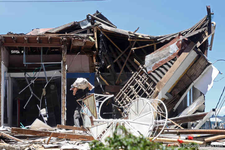 El presidente de Colombia cifra en 181 los muertos por el terremoto, mientras las autoridades regionales contabilizan al menos 240 fallecidos