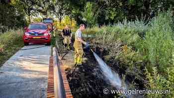 Brandweer blust bermbrand in Rheden