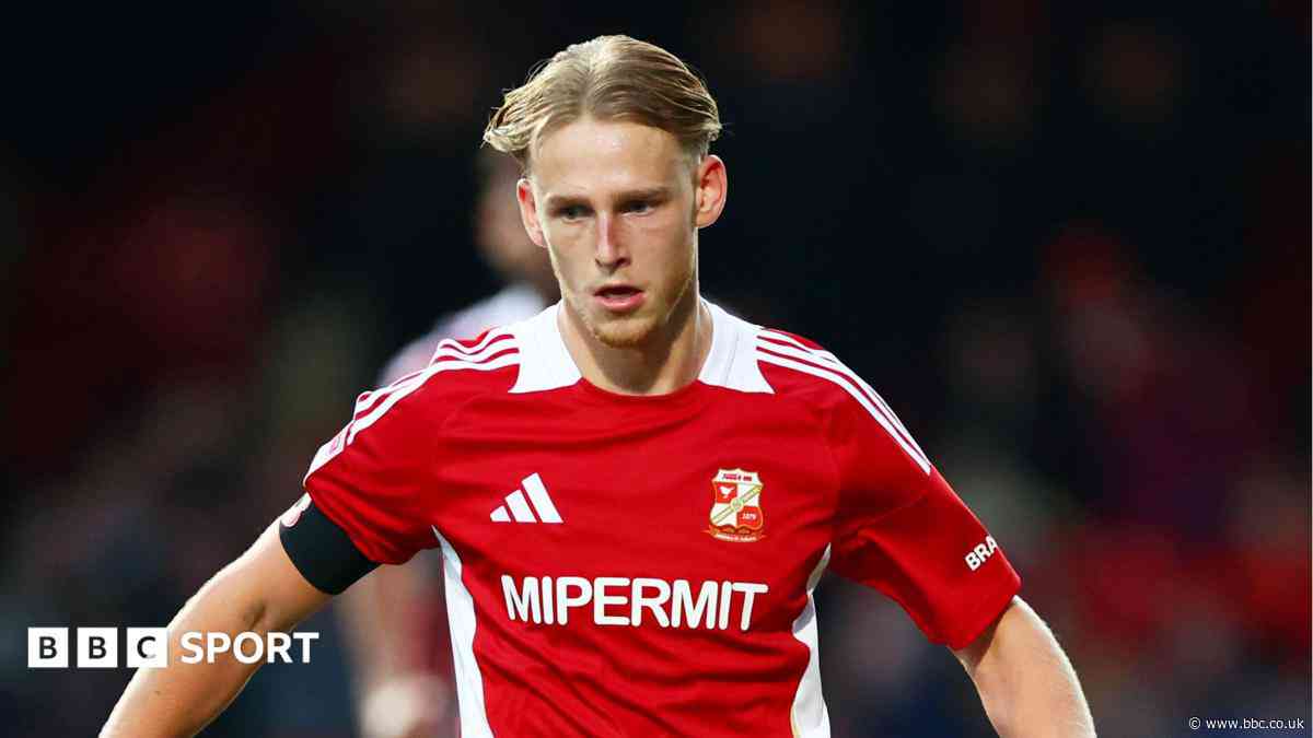 Blackpool sign Munroe on loan from Middlesbrough