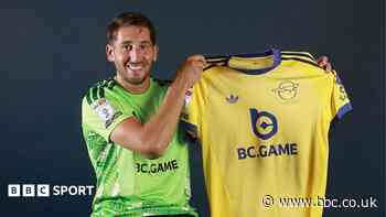 Leicester sign goalkeeper Ravizzoli from Blackpool