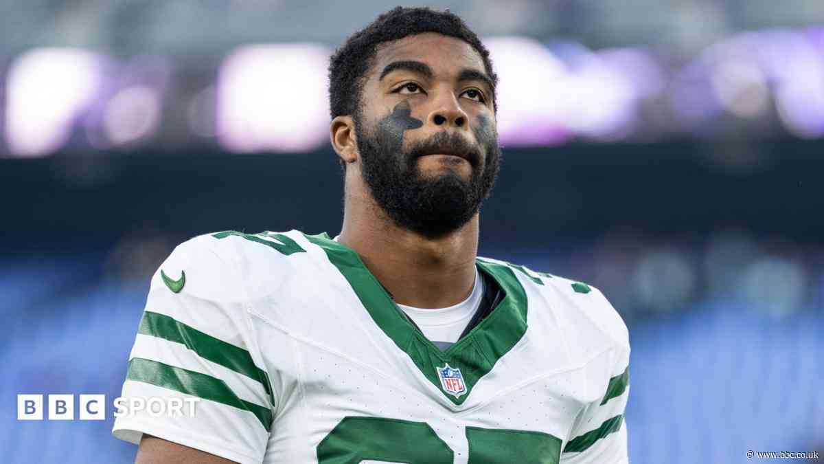 Jets' Stiggers in hospital after collapsing in practice