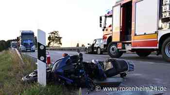 Vier Fahrzeuge in Unfall im Kreis Landshut verwickelt – Biker schwer verletzt