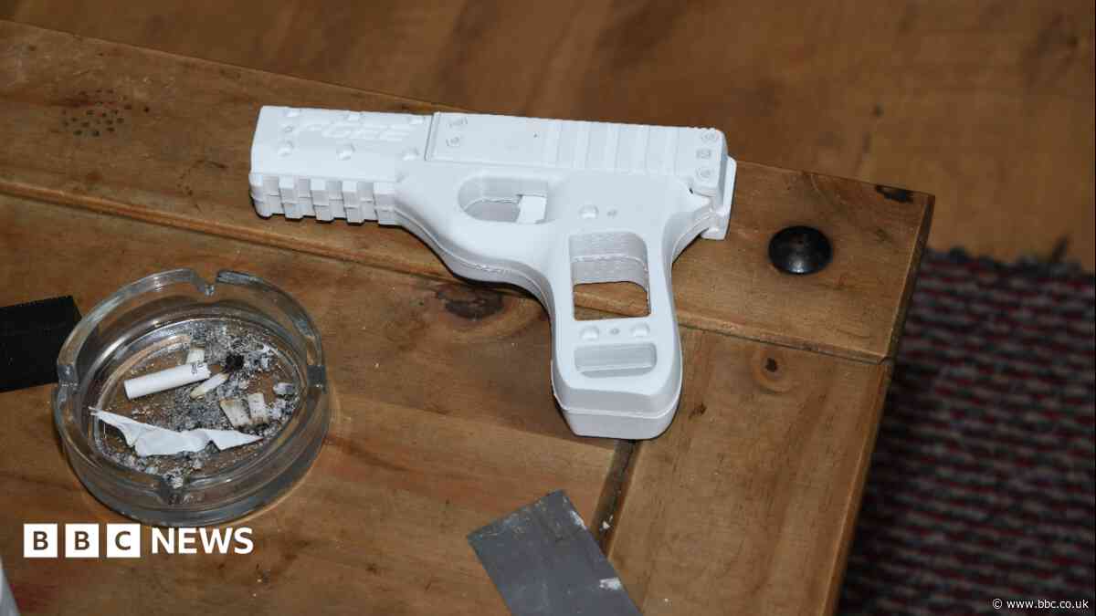 'Gun obsessed' man jailed for printing 3D gun