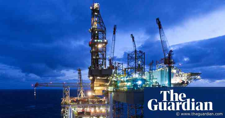 AI’s potential climate benefits outweighed by role in boosting fossil fuels, study finds