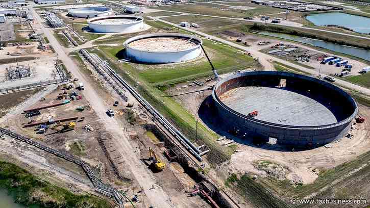 Oil in US Strategic Petroleum Reserve falls to lowest level since 1983